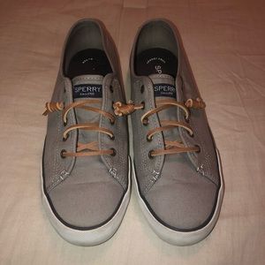 Grey sperrys